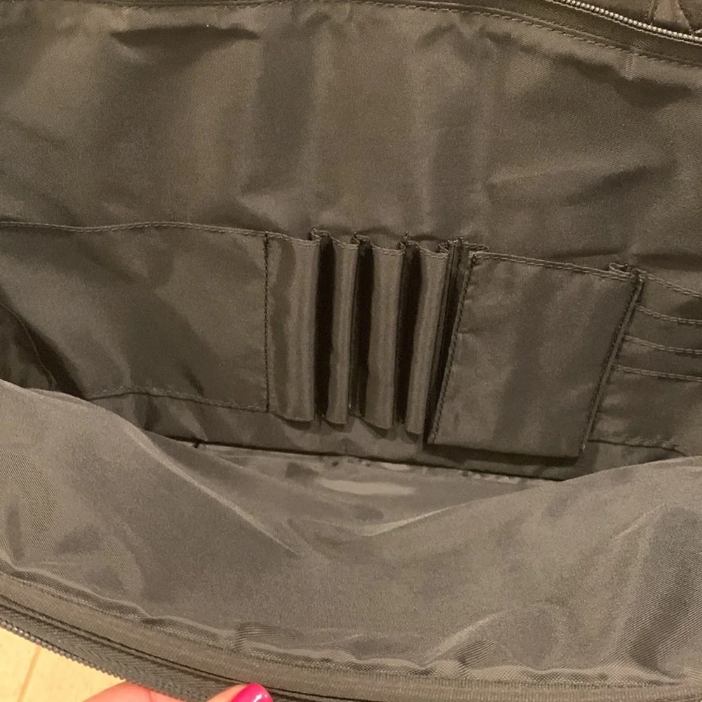 NWT Samsonite classic leather slim briefcase color black